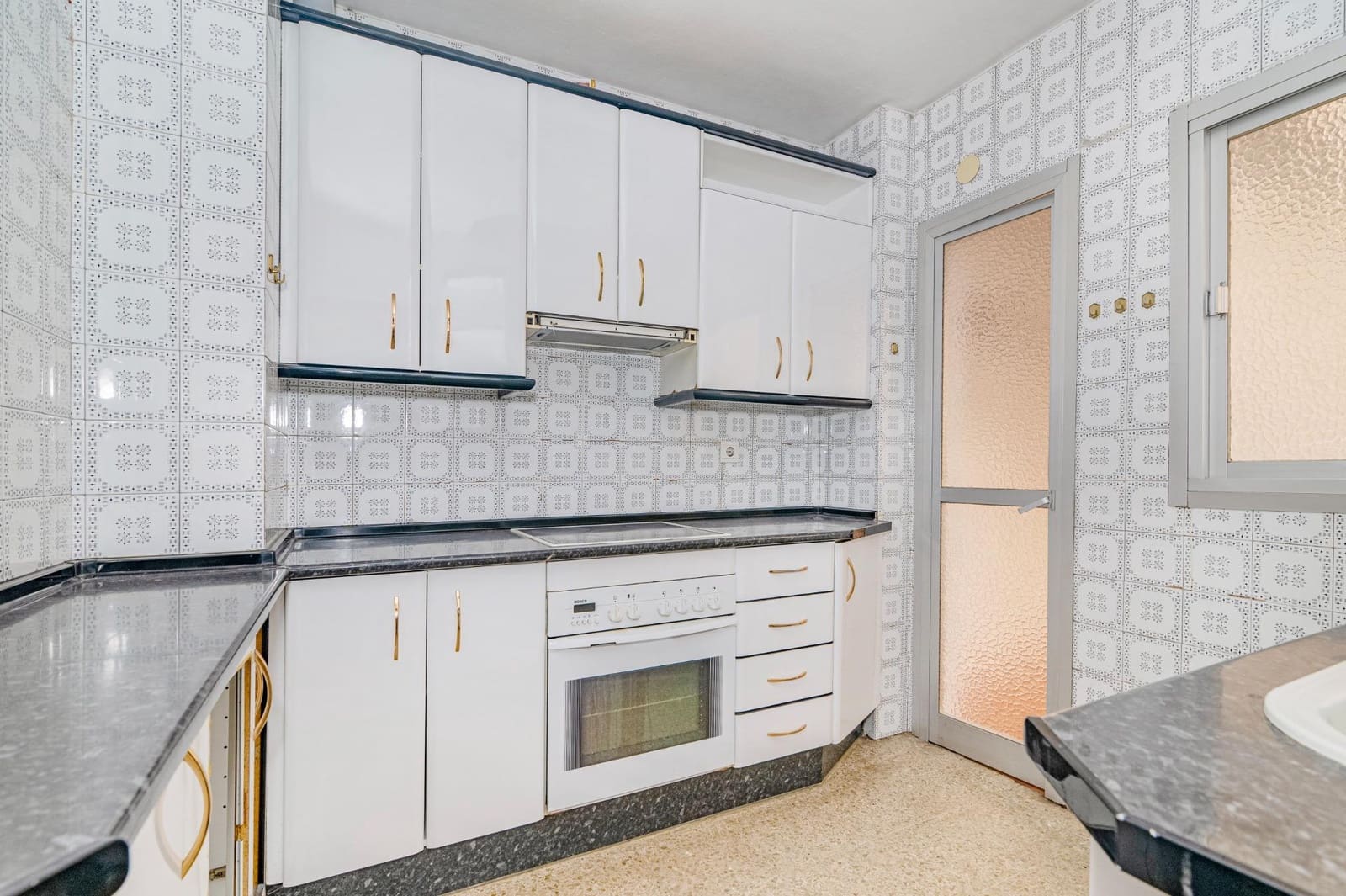 Piso de 5 habitaciones en Granada ciudad en venta - 360.000 € (Ref: 9674360)