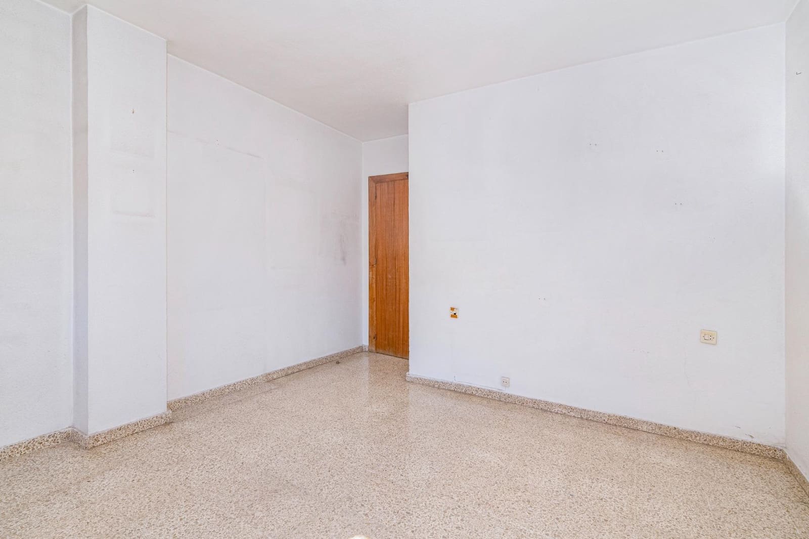 Piso de 5 habitaciones en Granada ciudad en venta - 360.000 € (Ref: 9674360)