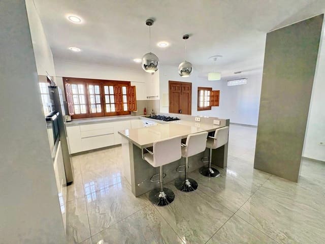 2 bedroom Terraced Villa for sale in Salobreña with garage - € 285,000 (Ref: 9674363)