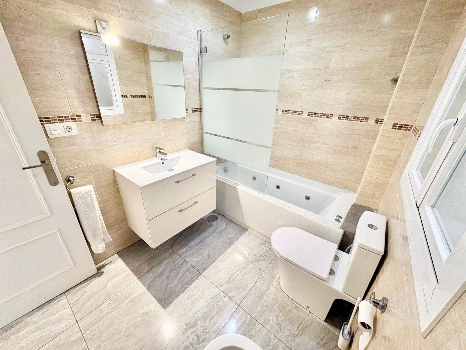 2 bedroom Terraced Villa for sale in Salobrena with garage - € 285,000 (Ref: 9674363)