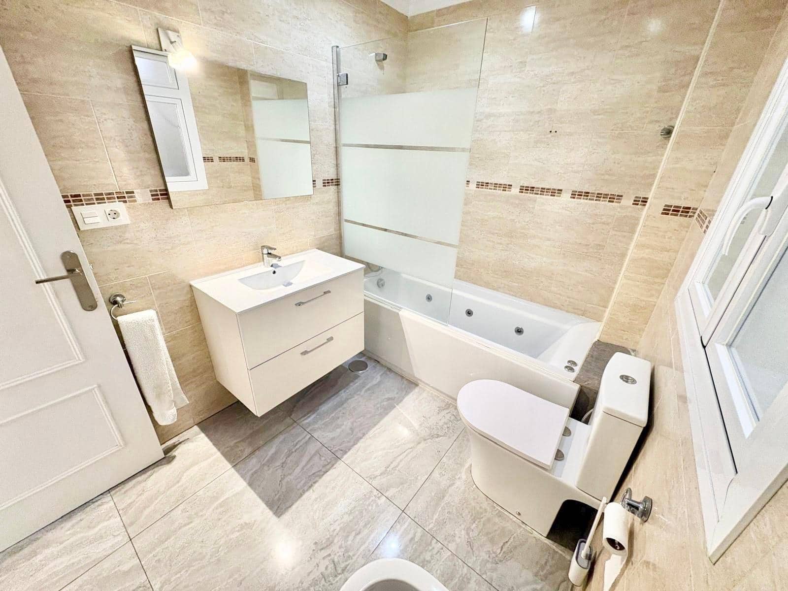 2 bedroom Terraced Villa for sale in Salobrena with garage - € 285,000 (Ref: 9674363)