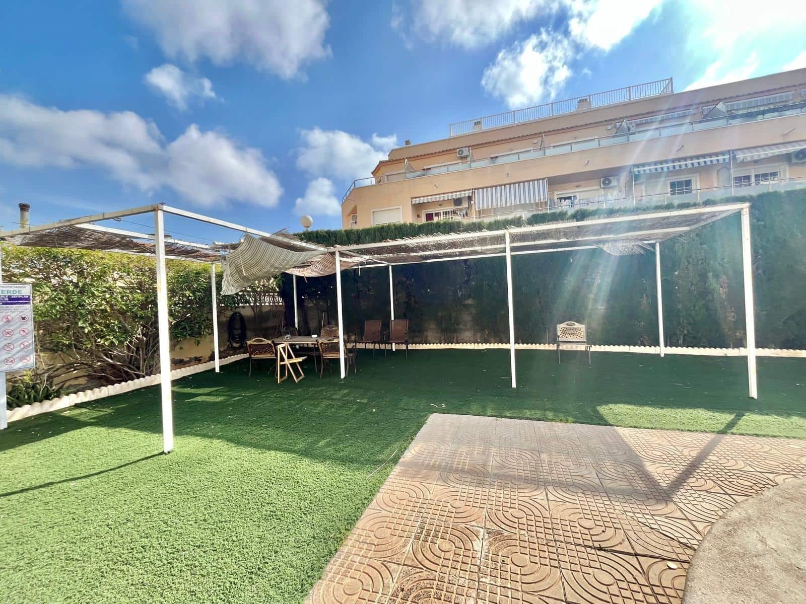 Studio for sale in Torrevieja with pool - € 82,000 (Ref: 9674374)