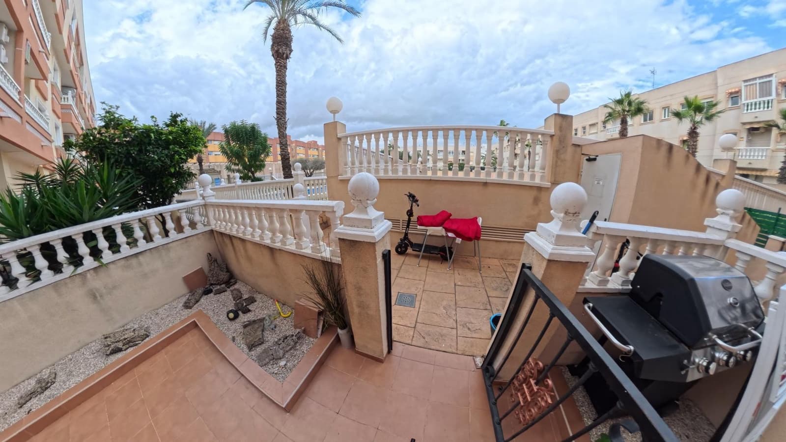 2 soveværelse Lejlighed til salg i Torrevieja med swimmingpool garage - € 155.000 (Ref: 9674378)