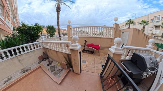 2 soveværelse Lejlighed til salg i Centro, Torrevieja med swimmingpool garage - € 155.000 (Ref: 9674378)