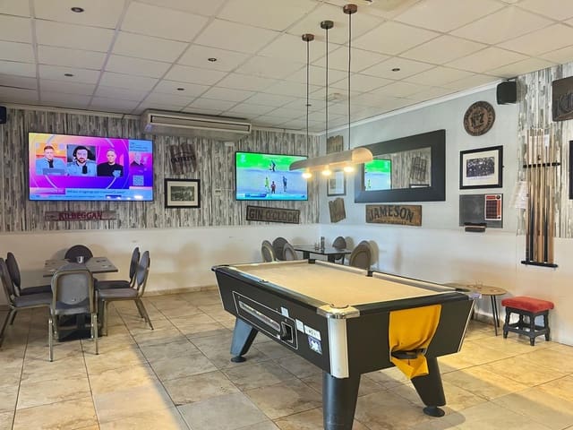 Business for rent in Lomas de Cabo Roig - Los Dolses, Orihuela - € 1,325 (Ref: 9674383)