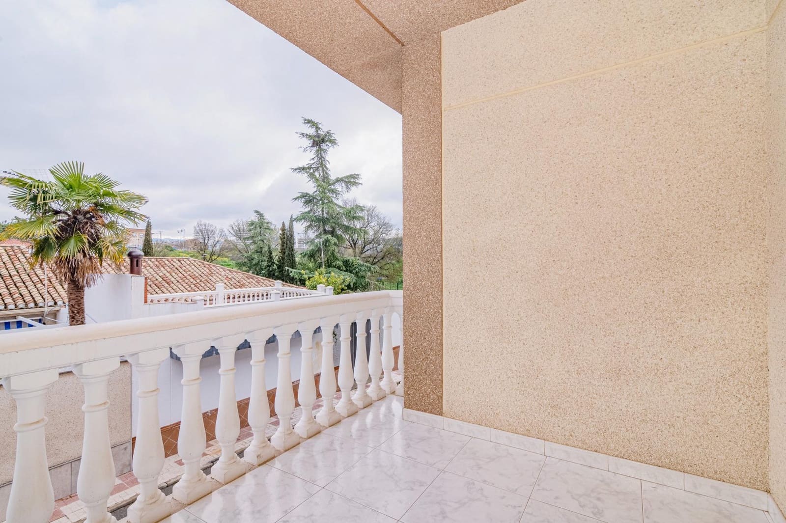 Chalet de 4 habitaciones en Granada ciudad en venta con garaje - 442.000 € (Ref: 9679951)