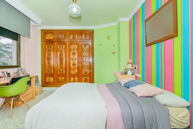 Chalet de 4 habitaciones en Granada ciudad en venta con garaje - 442.000 € (Ref: 9679951)