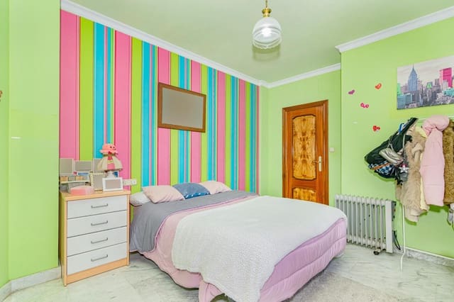 Chalet de 4 habitaciones en Granada ciudad en venta con garaje - 442.000 € (Ref: 9679951)