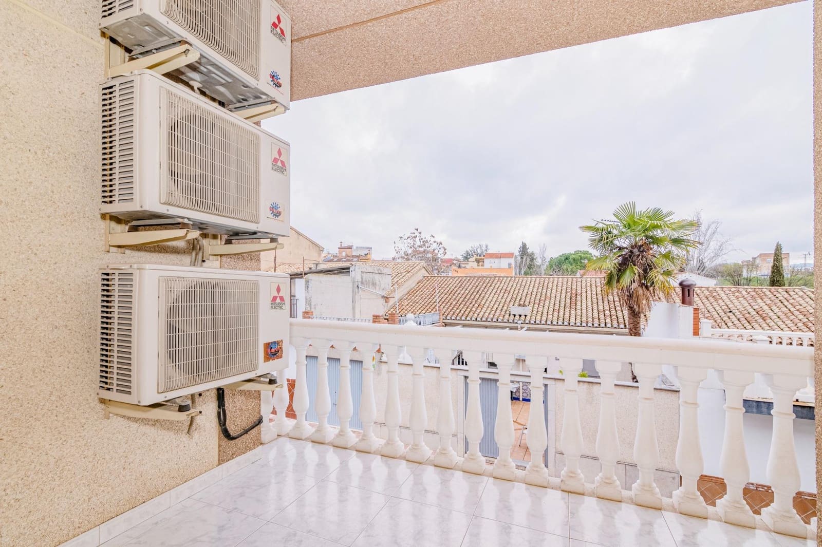 Chalet de 4 habitaciones en Granada ciudad en venta con garaje - 442.000 € (Ref: 9679951)