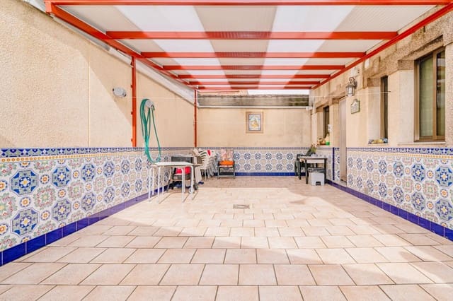 Chalet de 4 habitaciones en Granada ciudad en venta con garaje - 442.000 € (Ref: 9679951)