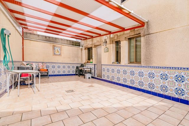 Chalet de 4 habitaciones en Granada ciudad en venta con garaje - 442.000 € (Ref: 9679951)