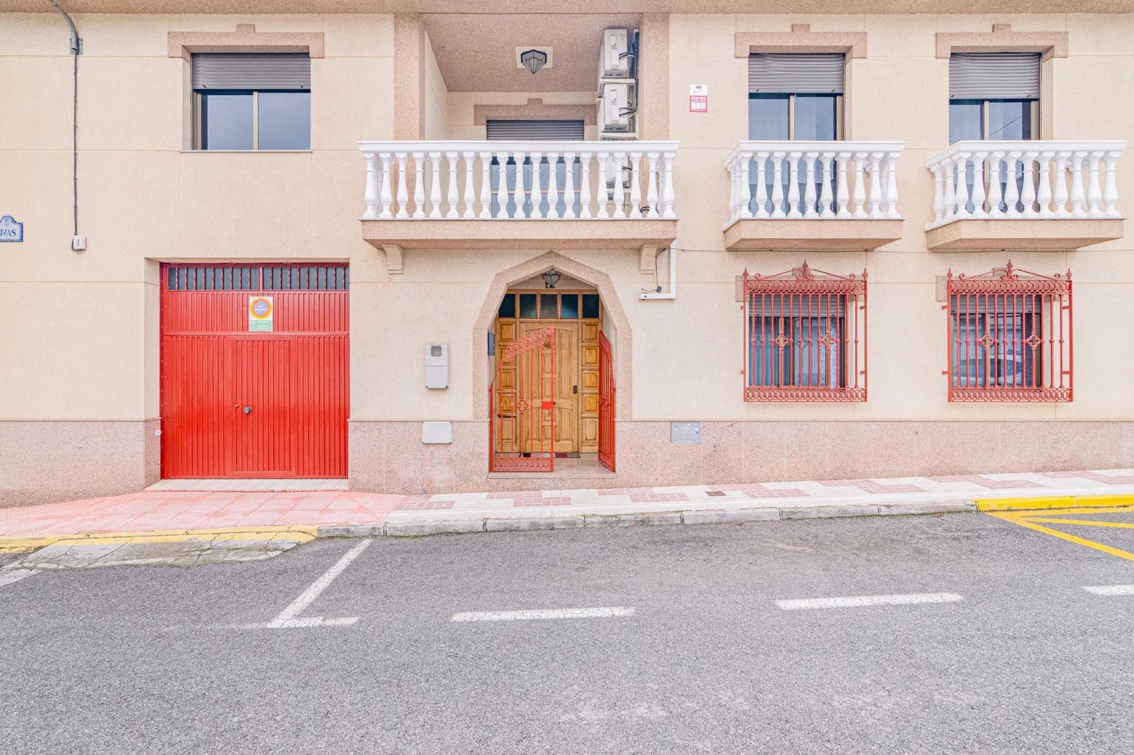 Chalet de 4 habitaciones en Granada ciudad en venta con garaje - 442.000 € (Ref: 9679951)