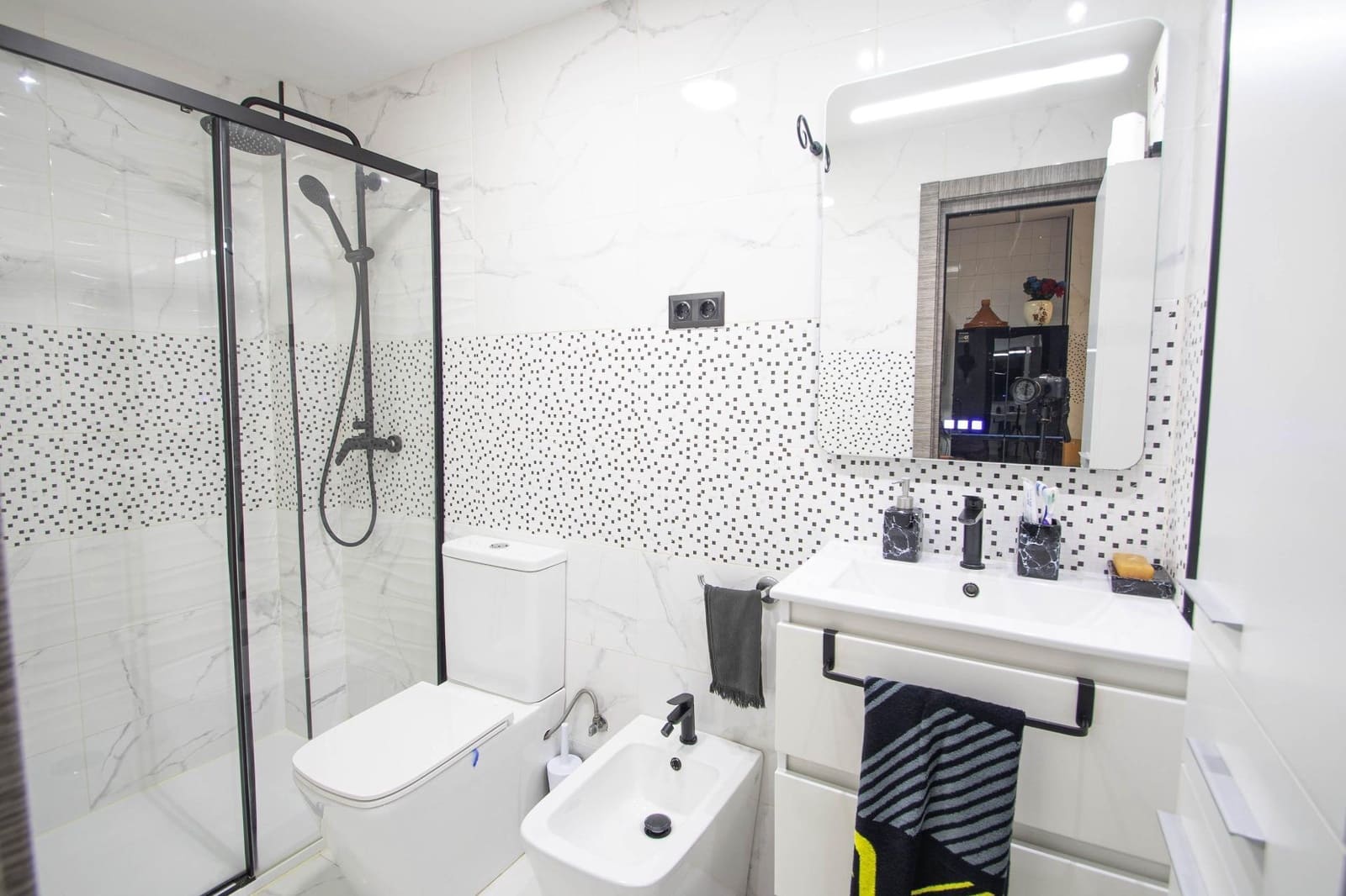 4 chambre Villa/Maison Mitoyenne à vendre à La Zubia - 178 000 € (Ref: 9686559)