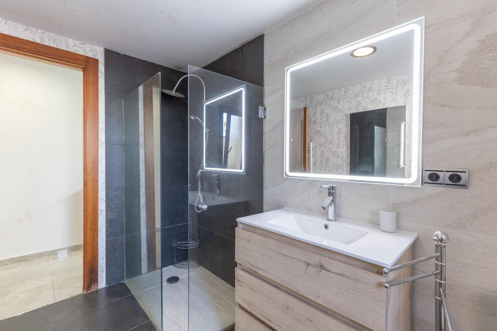 5 slaapkamer Villa te koop in Maracena met garage - € 299.900 (Ref: 9690717)