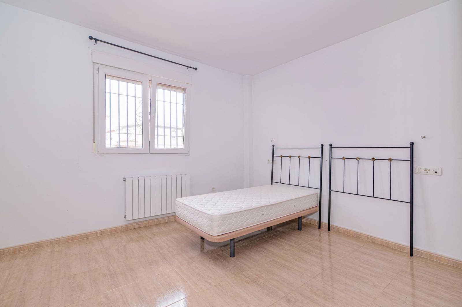 6 soveværelse Villa til salg i Atarfe med swimmingpool garage - € 369.900 (Ref: 9695456)