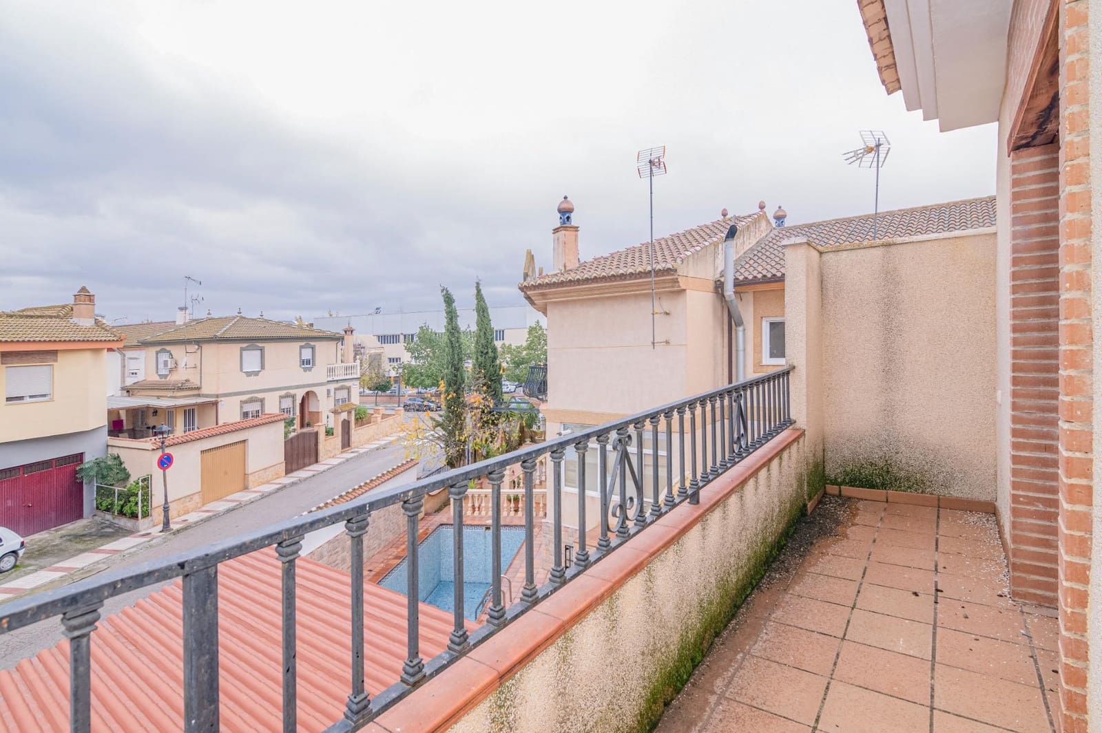 6 soveværelse Villa til salg i Atarfe med swimmingpool garage - € 369.900 (Ref: 9695456)