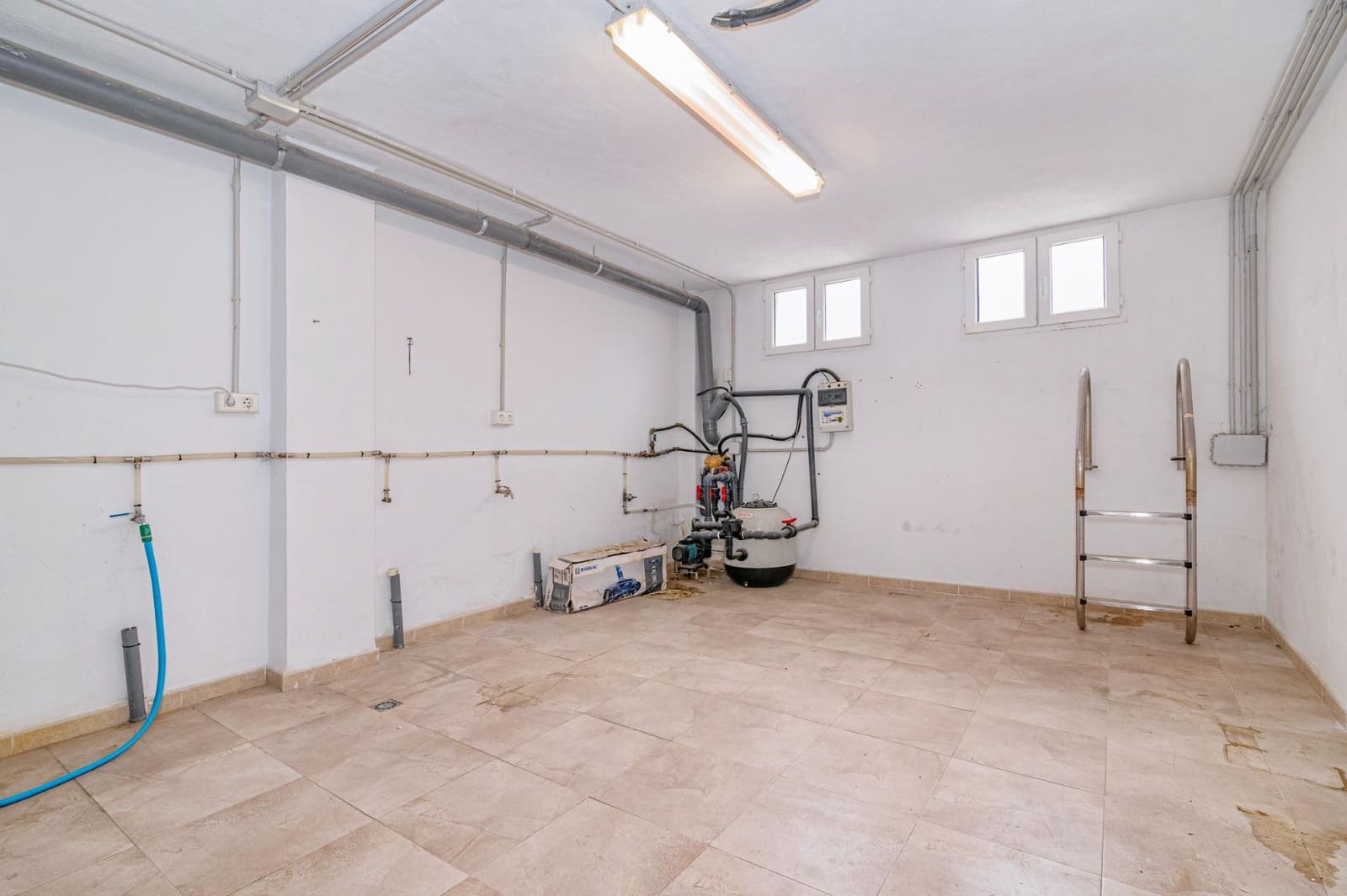 6 soveværelse Villa til salg i Atarfe med swimmingpool garage - € 369.900 (Ref: 9695456)