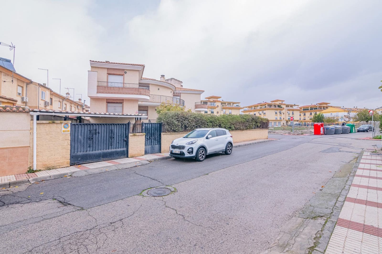 6 soveværelse Villa til salg i Atarfe med swimmingpool garage - € 369.900 (Ref: 9695456)