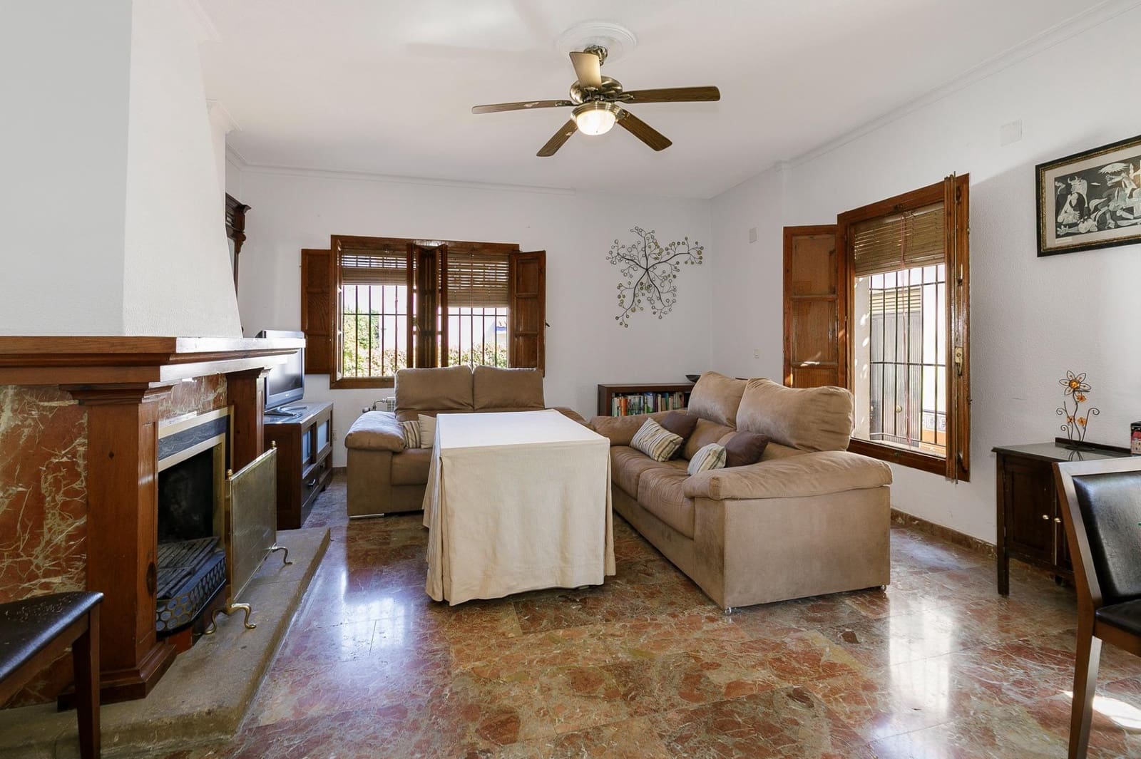 4 bedroom Villa for sale in Ogijares with pool garage - € 325,000 (Ref: 9695459)