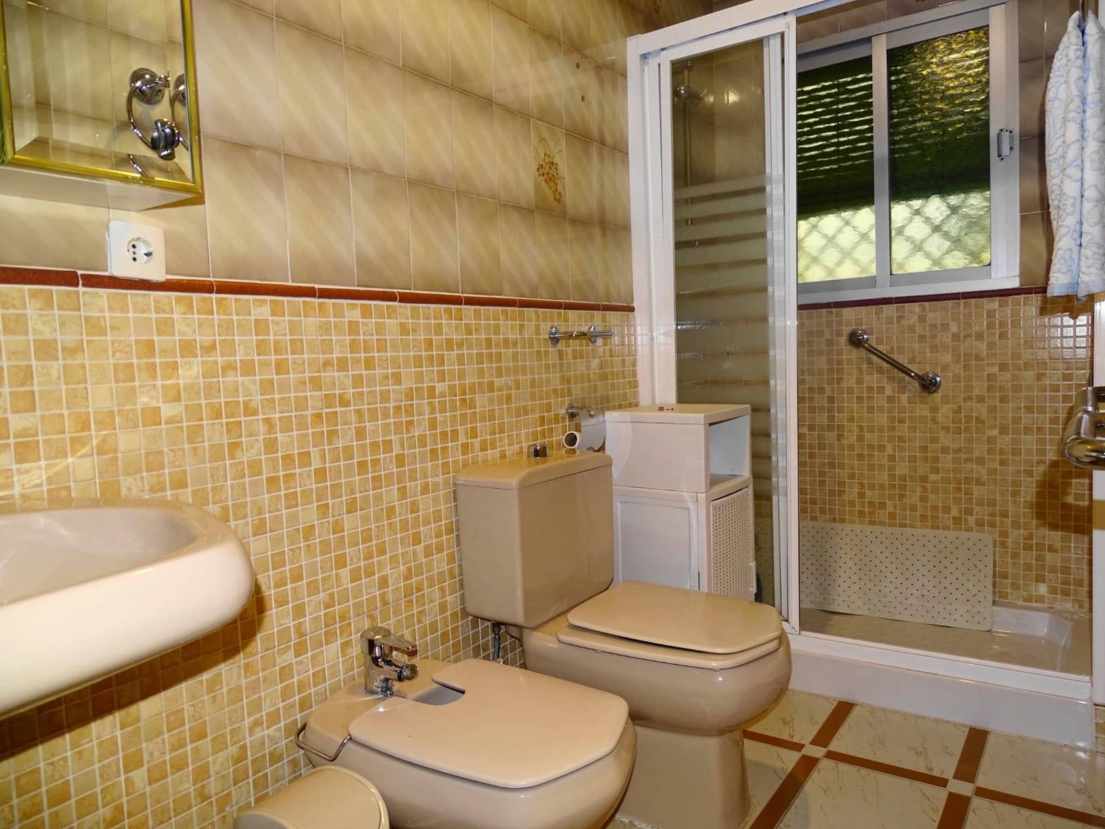 4 bedroom Terraced Villa for sale in Granada city - € 350,000 (Ref: 9695461)