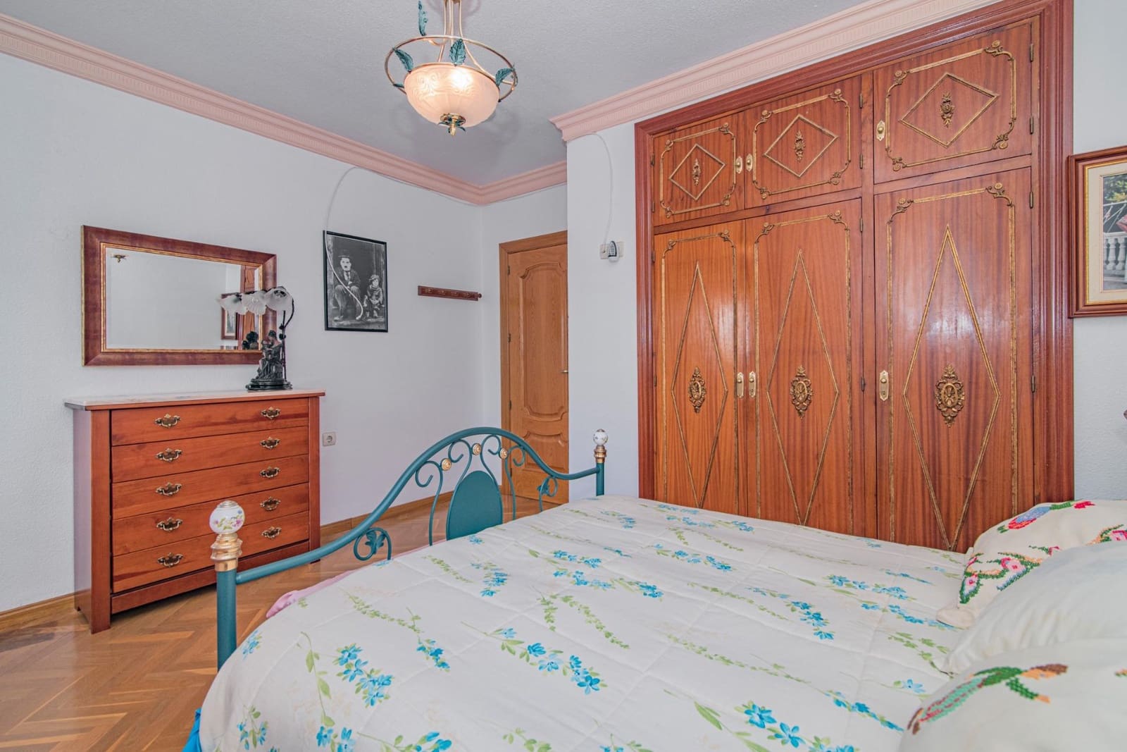 6 bedroom Villa for sale in Ogijares with pool garage - € 459,000 (Ref: 9698893)