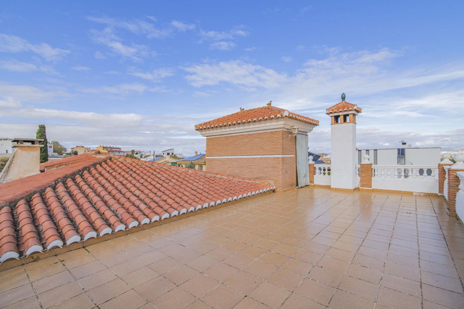 6 bedroom Villa for sale in Ogijares with pool garage - € 459,000 (Ref: 9698893)