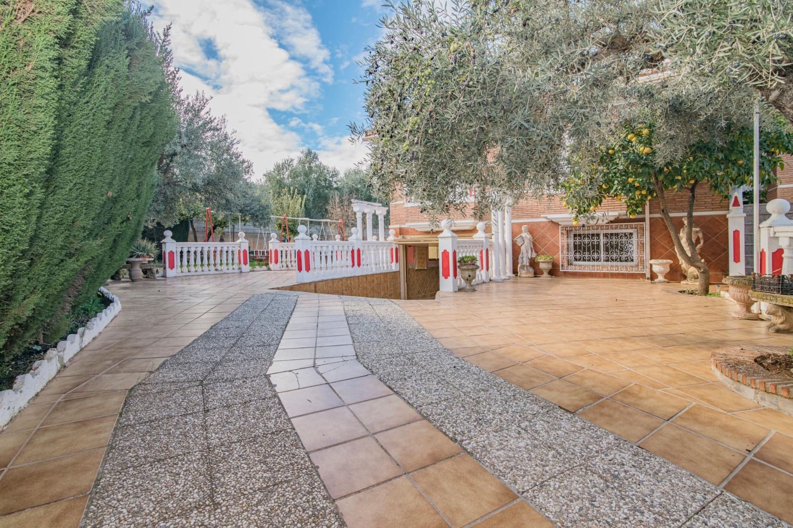 6 bedroom Villa for sale in Ogijares with pool garage - € 459,000 (Ref: 9698893)