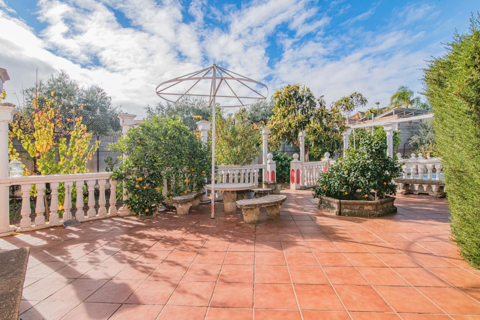 6 bedroom Villa for sale in Ogijares with pool garage - € 459,000 (Ref: 9698893)