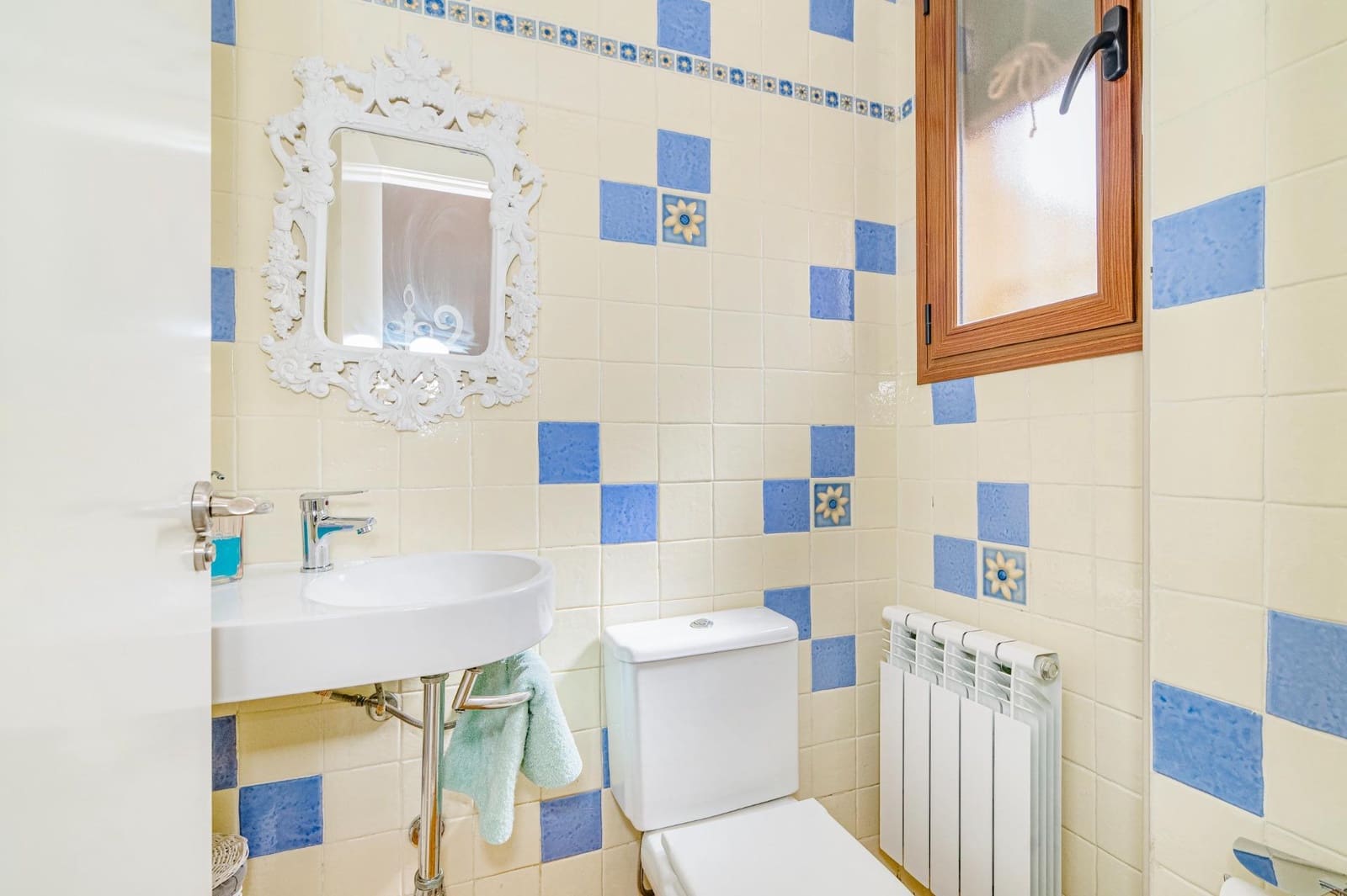 3 bedroom Semi-detached Villa for sale in Peligros with pool garage - € 318,000 (Ref: 9712093)