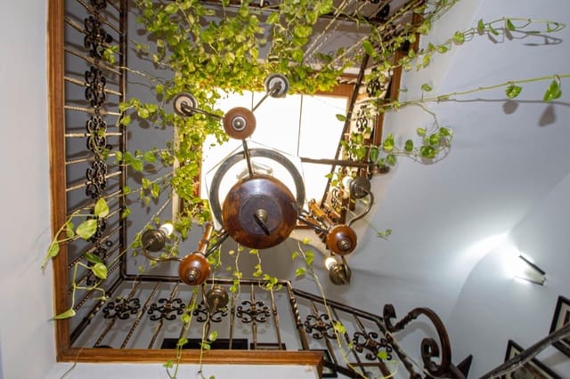 5 soverom Villa til salgs i Peligros med garasje - € 498 000 (Ref: 9712096)