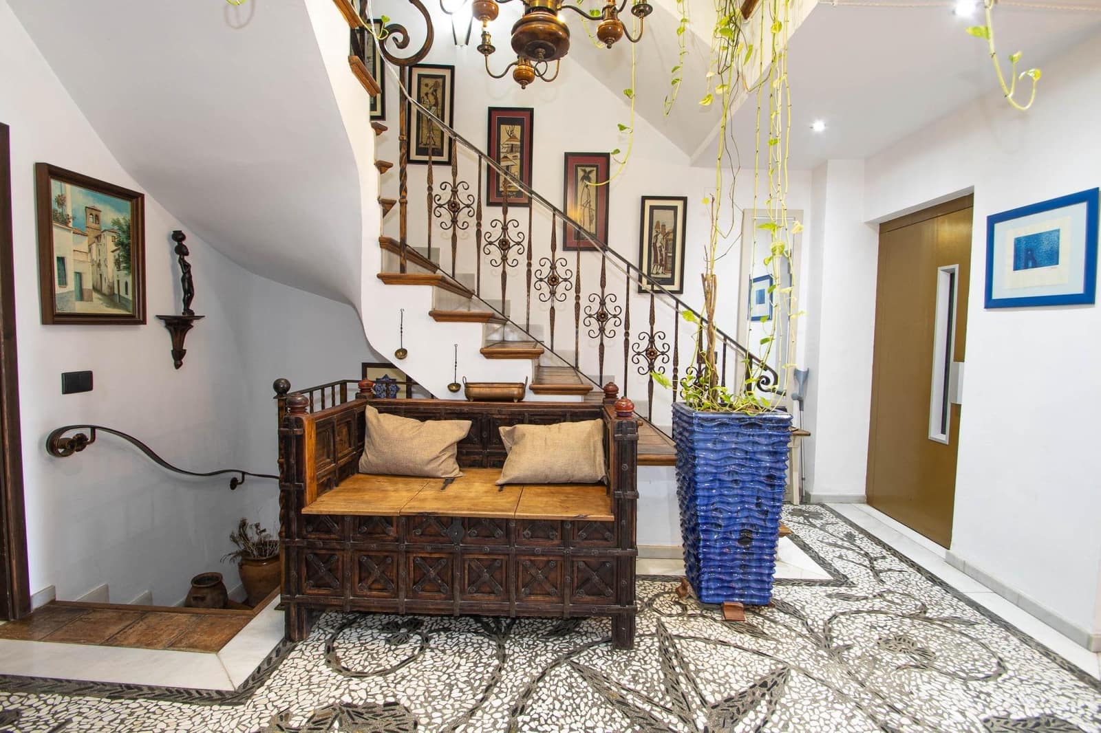 5 bedroom Villa for sale in Peligros with garage - € 498,000 (Ref: 9712096)