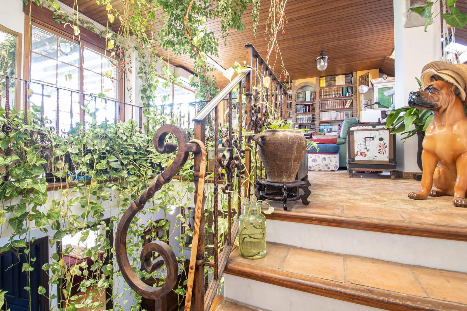 5 bedroom Villa for sale in Peligros with garage - € 498,000 (Ref: 9712096)