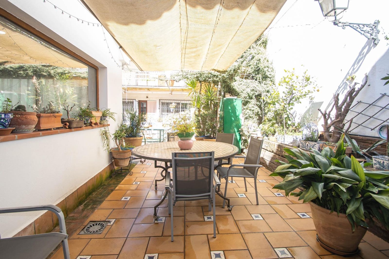 5 bedroom Villa for sale in Peligros with garage - € 498,000 (Ref: 9712096)