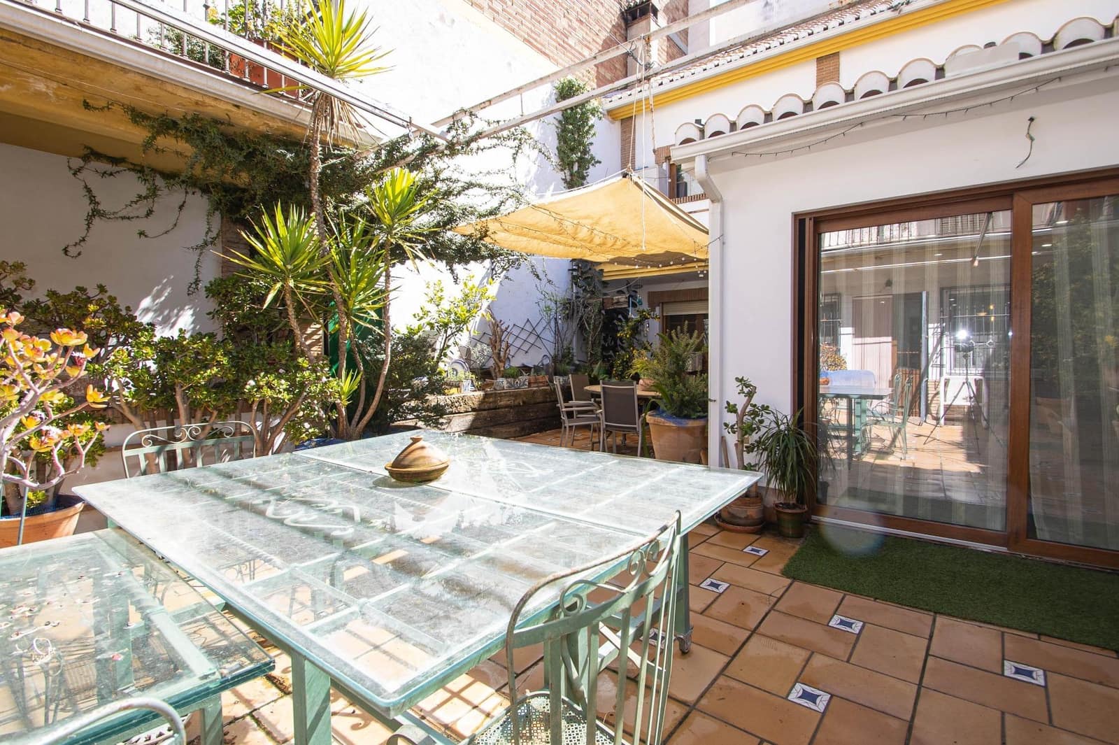 5 bedroom Villa for sale in Peligros with garage - € 498,000 (Ref: 9712096)