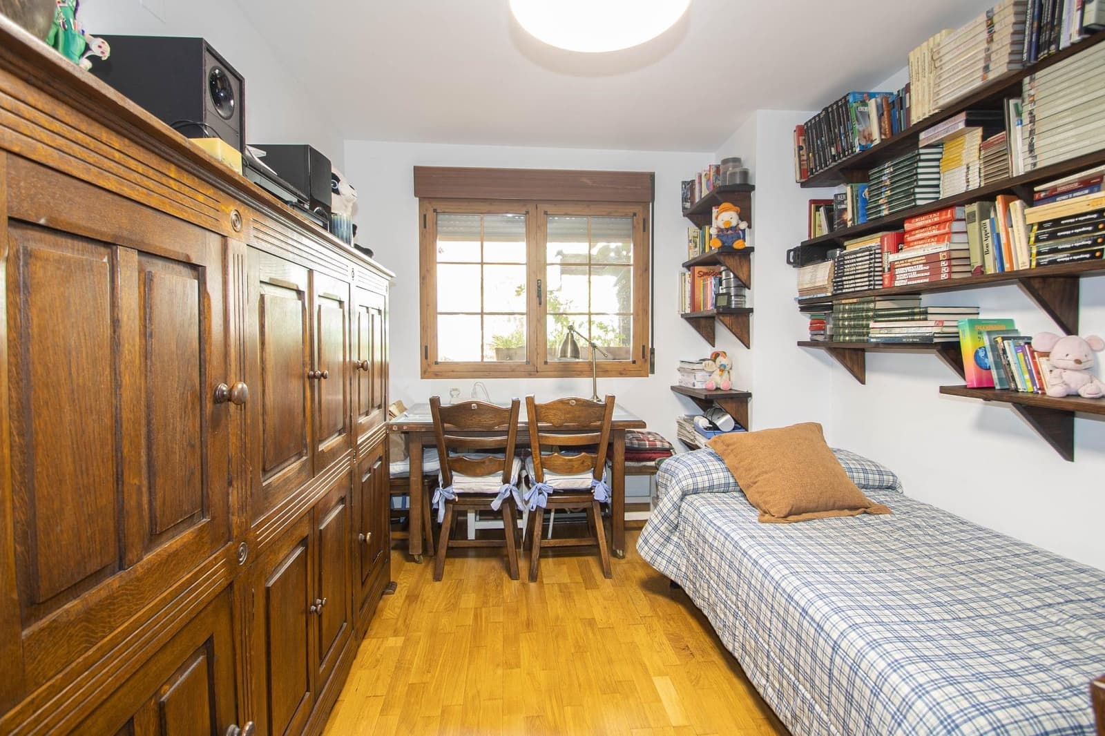 5 bedroom Villa for sale in Peligros with garage - € 498,000 (Ref: 9712096)