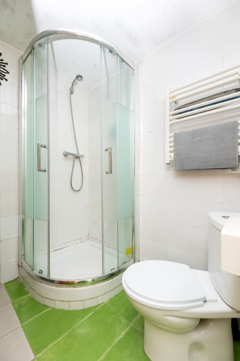 Hotel de 10 habitaciones en Granada ciudad en venta - 1.900.000 € (Ref: 9743165)