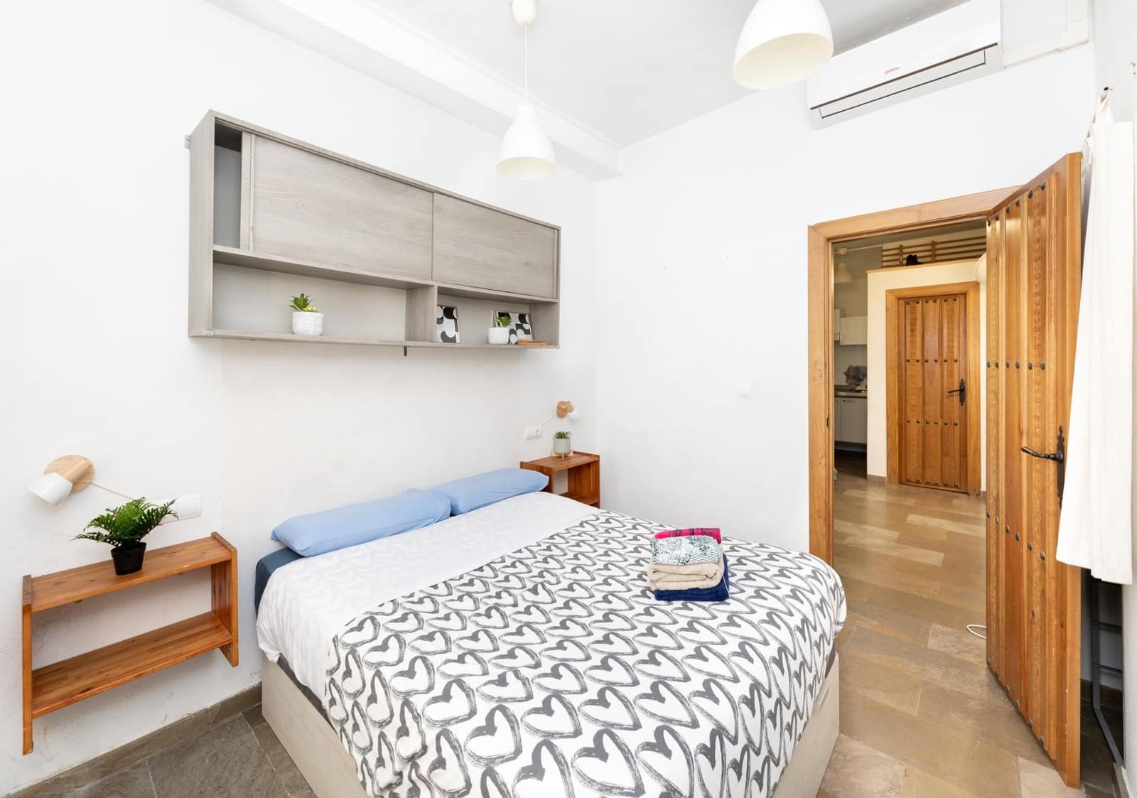 Hotel de 10 habitaciones en Granada ciudad en venta - 1.900.000 € (Ref: 9743165)