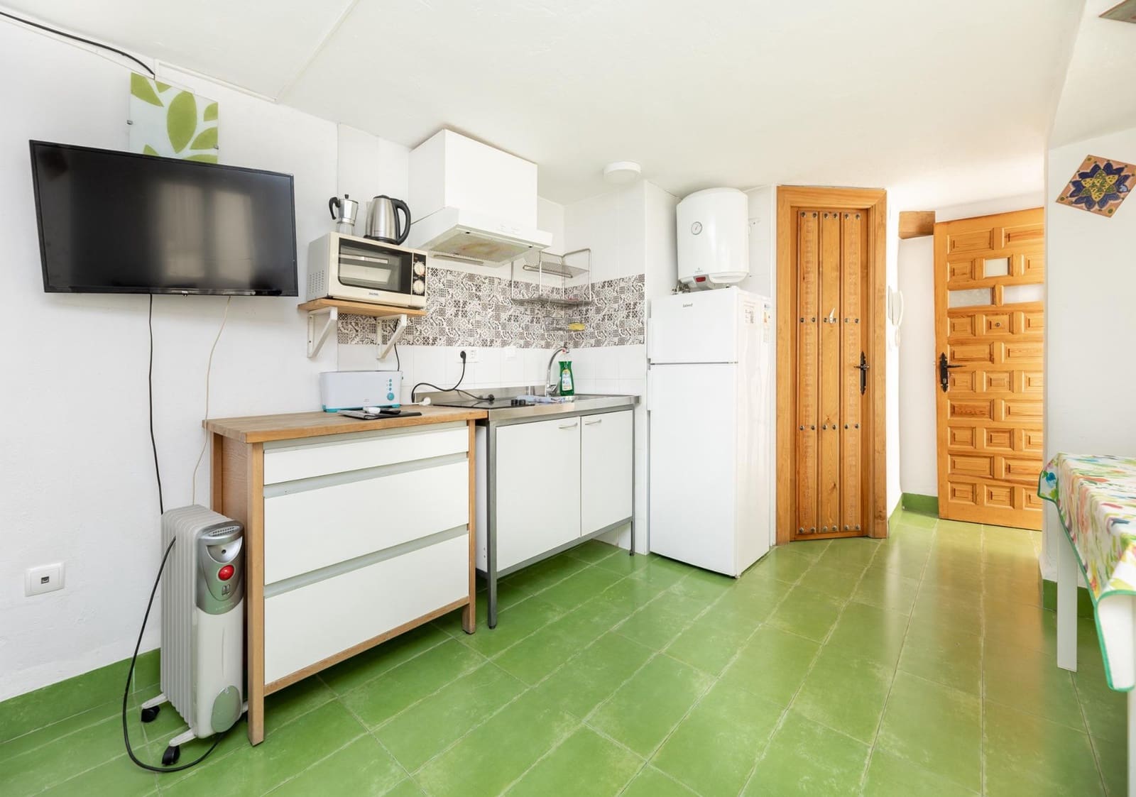 Hotel de 10 habitaciones en Granada ciudad en venta - 1.900.000 € (Ref: 9743165)