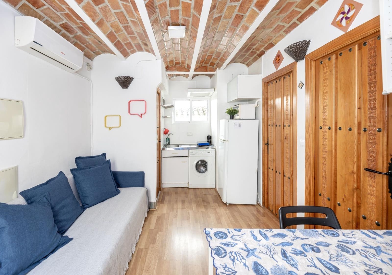 Hotel de 10 habitaciones en Granada ciudad en venta - 1.900.000 € (Ref: 9743165)