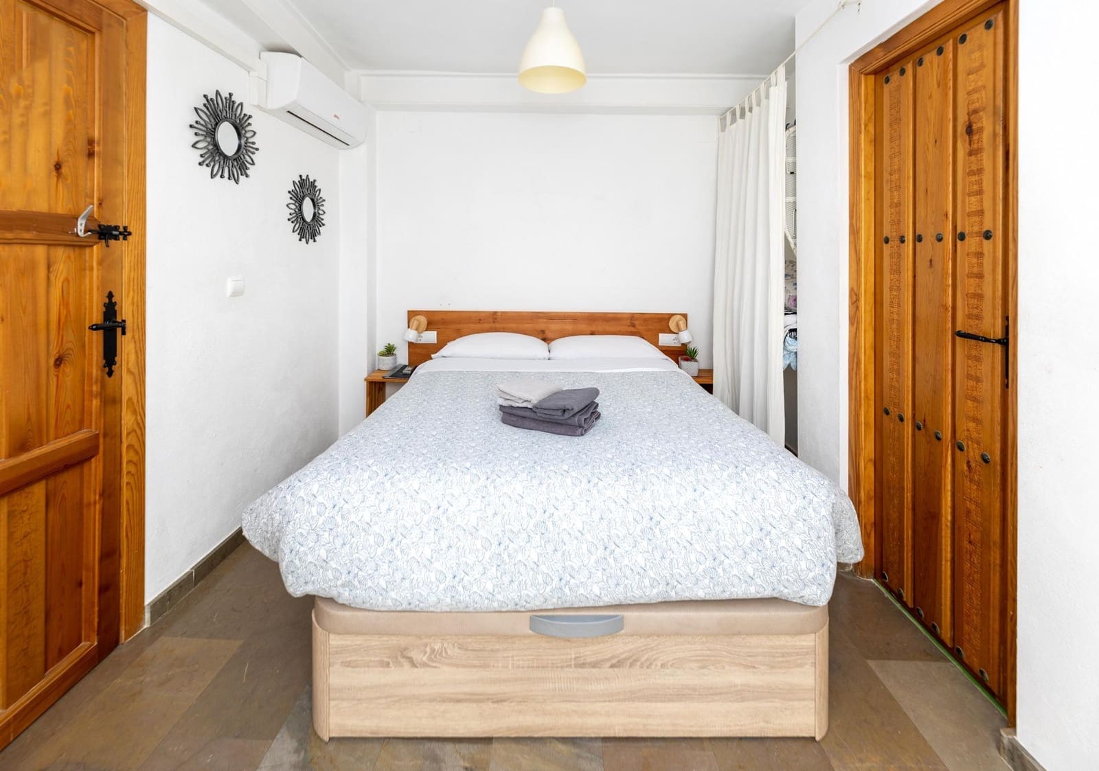 Hotel de 10 habitaciones en Granada ciudad en venta - 1.900.000 € (Ref: 9743165)