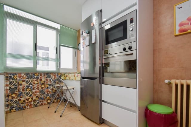 3 soveværelse Lejlighed til salg i Centro, Granada by med garage - € 395.000 (Ref: 9755824)