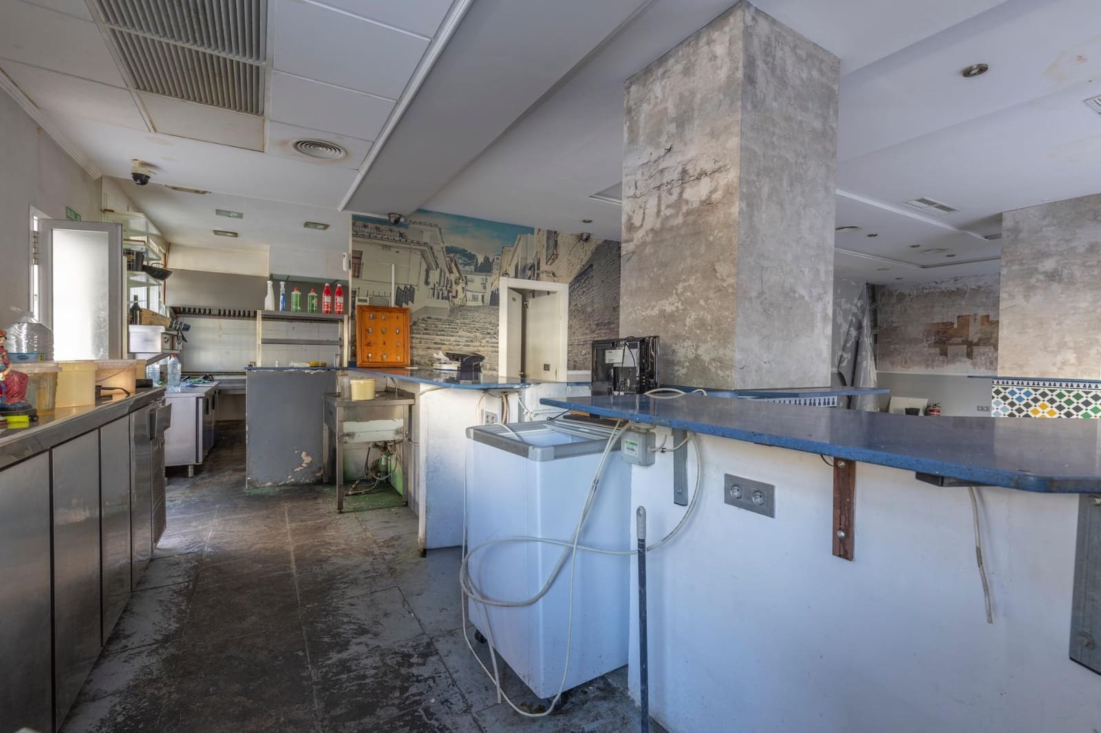 1 bedroom Commercial for sale in Granada city - € 215,000 (Ref: 9759077)