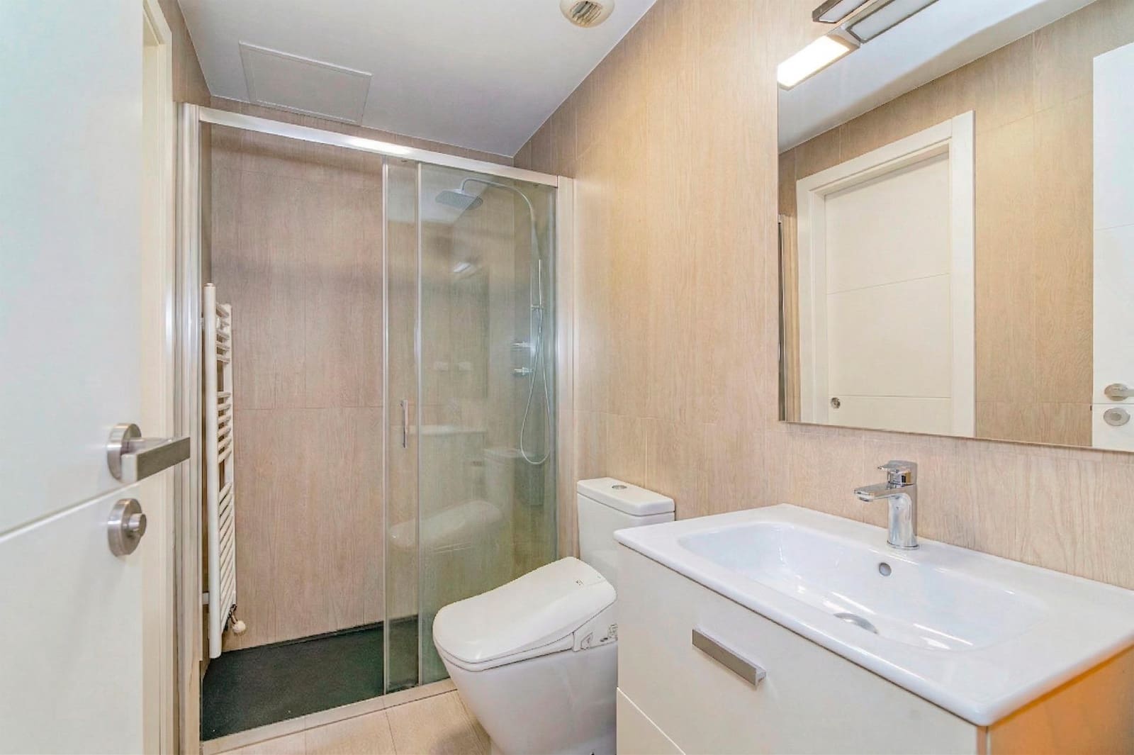 1 Zimmer Wohnung zu verkaufen in Granada Stadt mit Pool Garage - 265.000 € (Ref: 9788508)