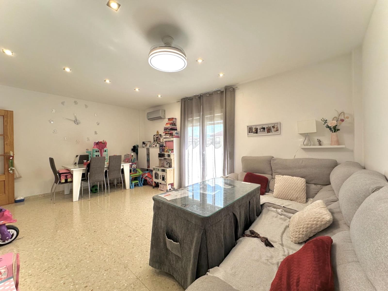 2 bedroom Flat for sale in Las Gabias with pool garage - € 175,000 (Ref: 9794765)