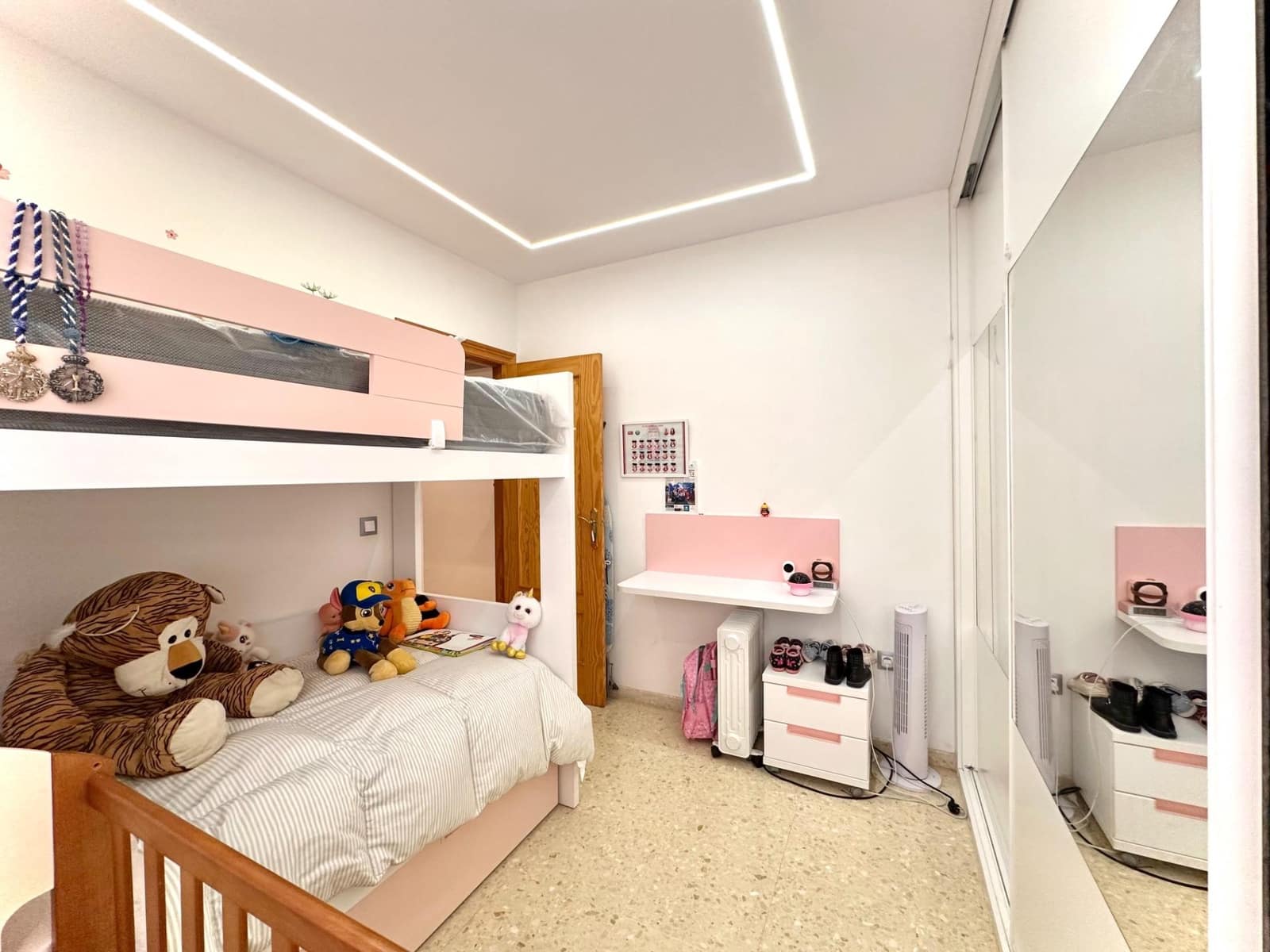 2 bedroom Flat for sale in Las Gabias with pool garage - € 175,000 (Ref: 9794765)