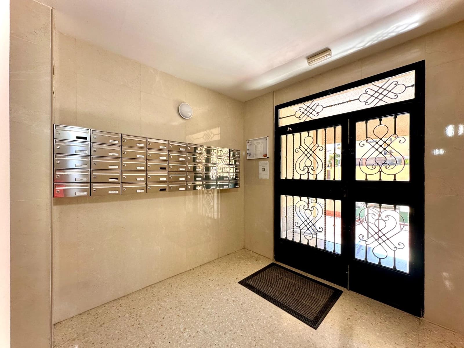 2 bedroom Flat for sale in Las Gabias with pool garage - € 175,000 (Ref: 9794765)