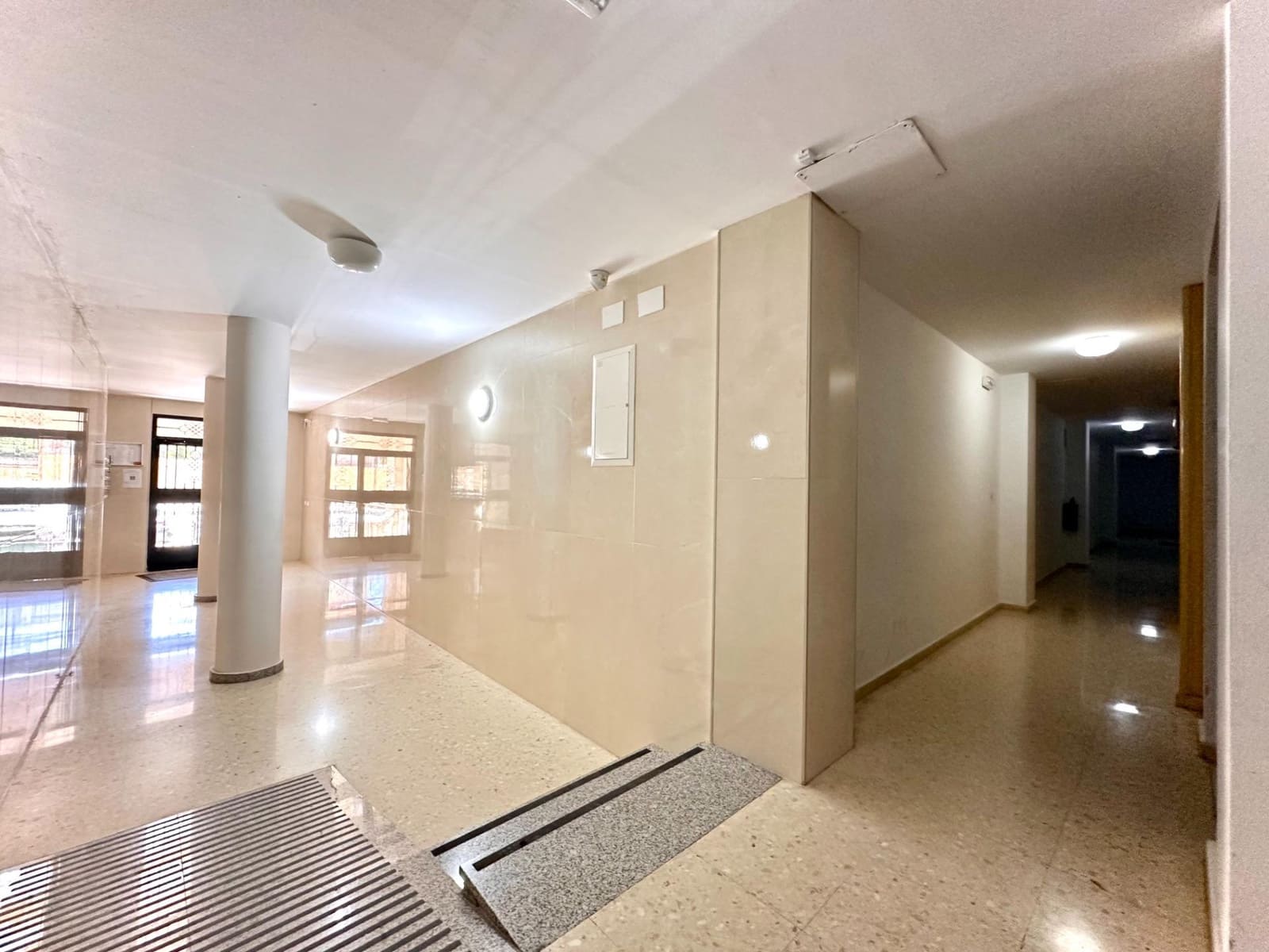 2 bedroom Flat for sale in Las Gabias with pool garage - € 175,000 (Ref: 9794765)