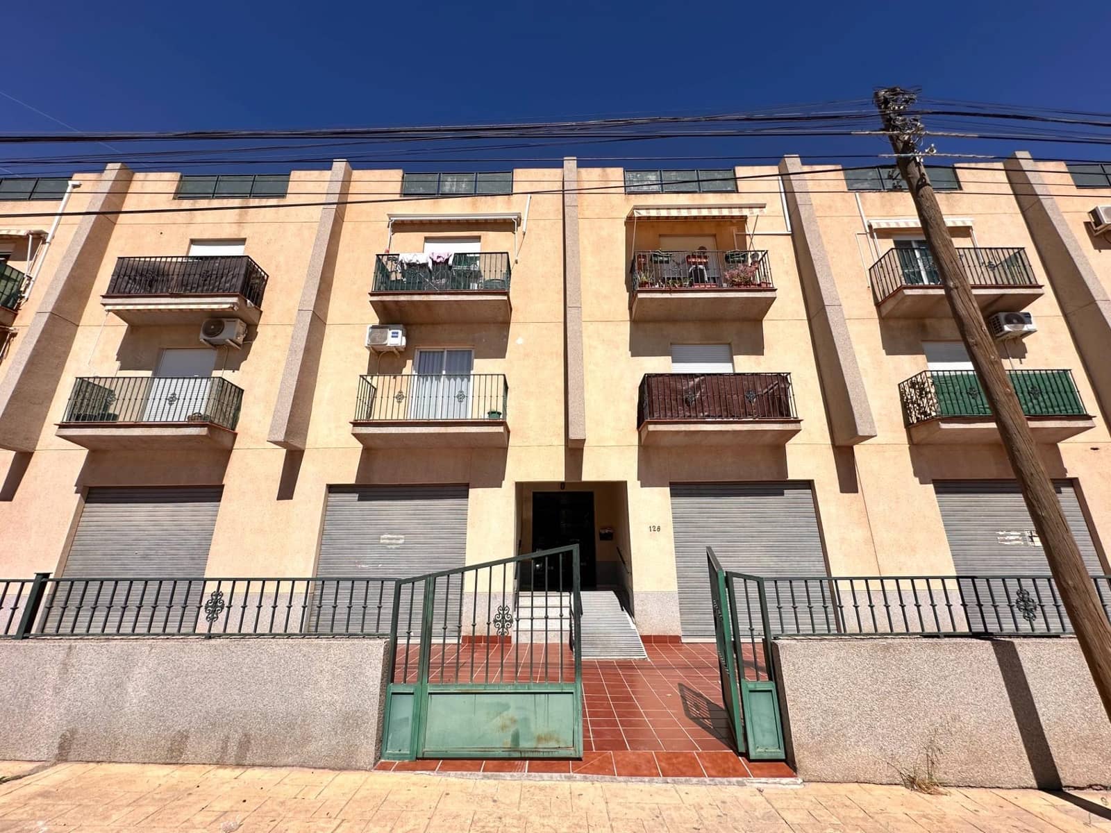 2 bedroom Flat for sale in Las Gabias with pool garage - € 175,000 (Ref: 9794765)