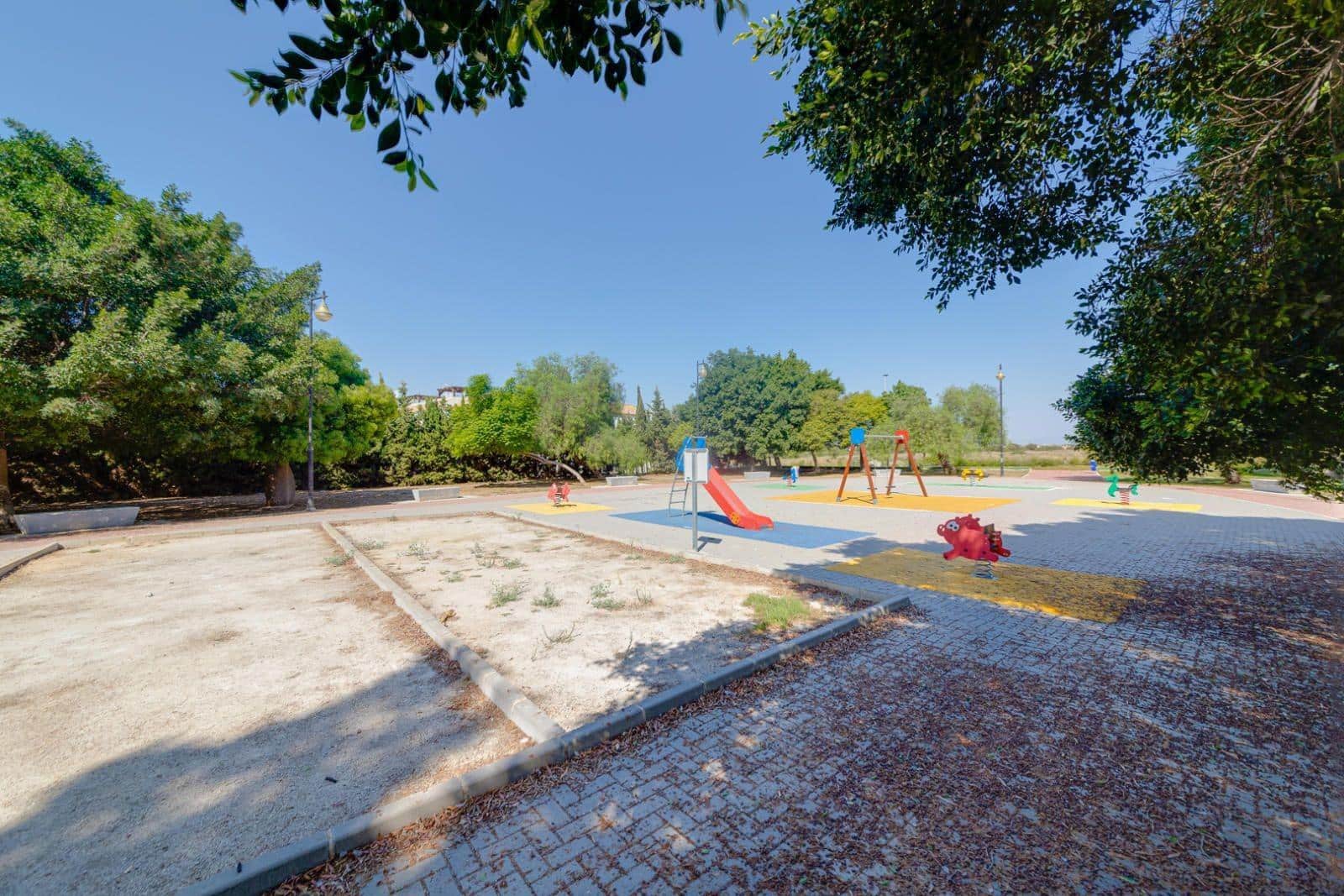 Bungalow de 3 habitaciones en Torrevieja en venta con piscina - 139.969 € (Ref: 9799688)