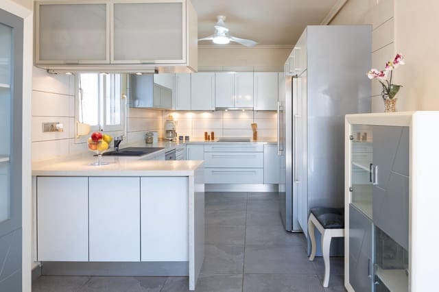 3 soveværelse Villa til salg i Playa Flamenca, Orihuela med swimmingpool garage - € 585.000 (Ref: 9799742)